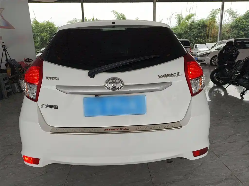 Toyota YARiS L Zhi Xuan 2015 1.5G Manual Sunroof Special Edition фото 5