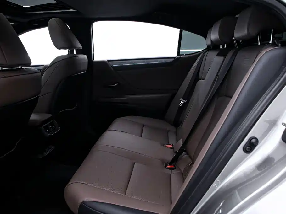 Lexus ES 2026 2025 300h Ultimate Edition