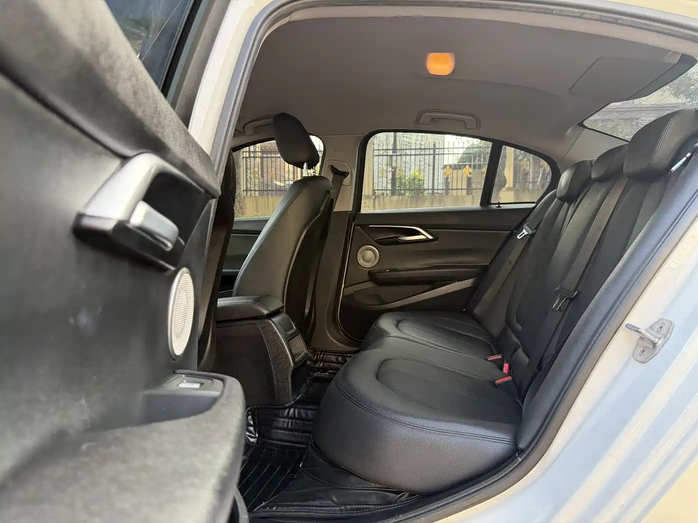 BMW 1 Series 2022 120i M Sport фото 10