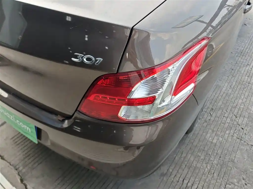 Peugeot 301 2014 1.6L Manual Luxury Edition фото 8