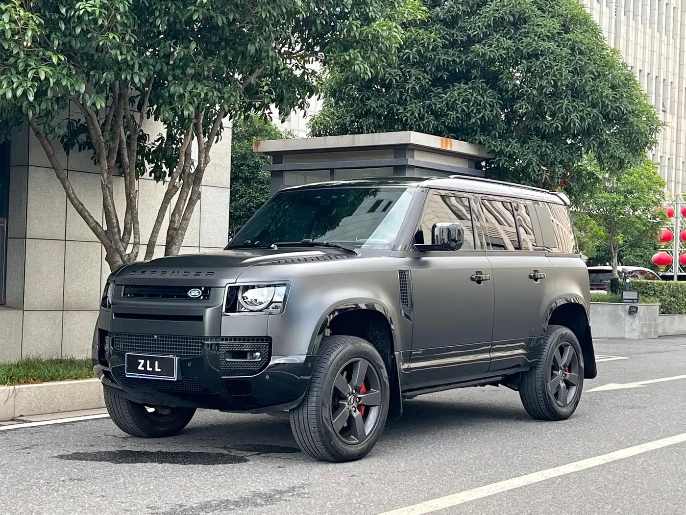 Photo 1 - Land Rover Defender