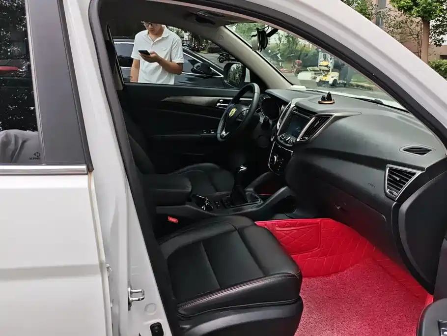 Photo 8 - Changan CS75