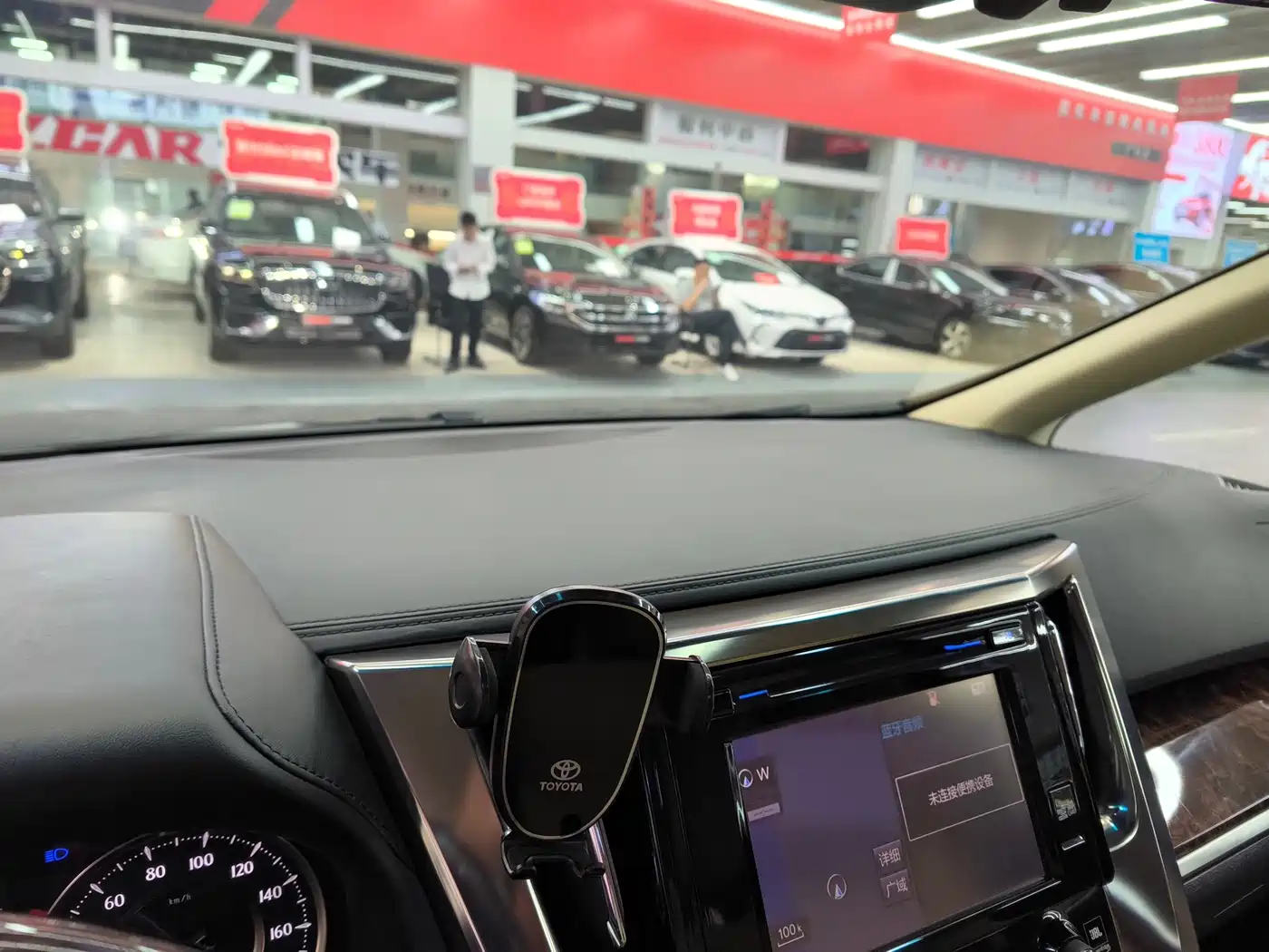 Toyota Alphard 2019 Hybrid 2.5L Luxury фото 10