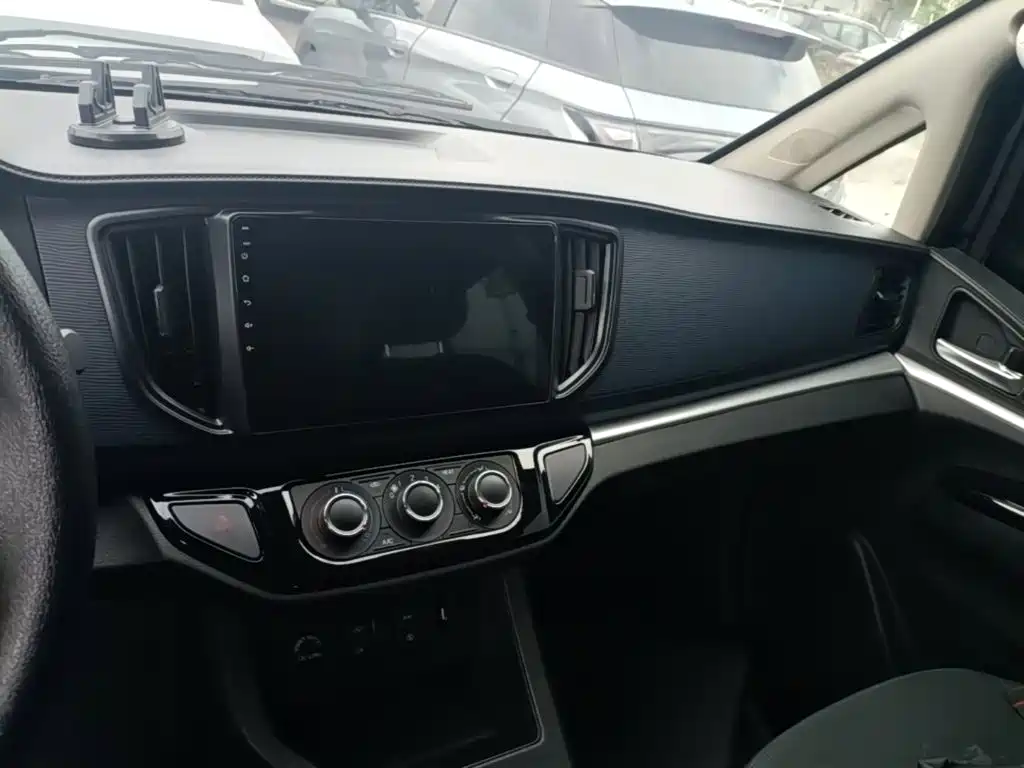 Dongfeng Fengxing Lingzhi New Energy 2026 2025 110km EREV Basic 5-seater