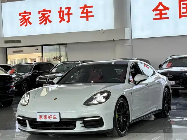 PORSCHE PANAMERA