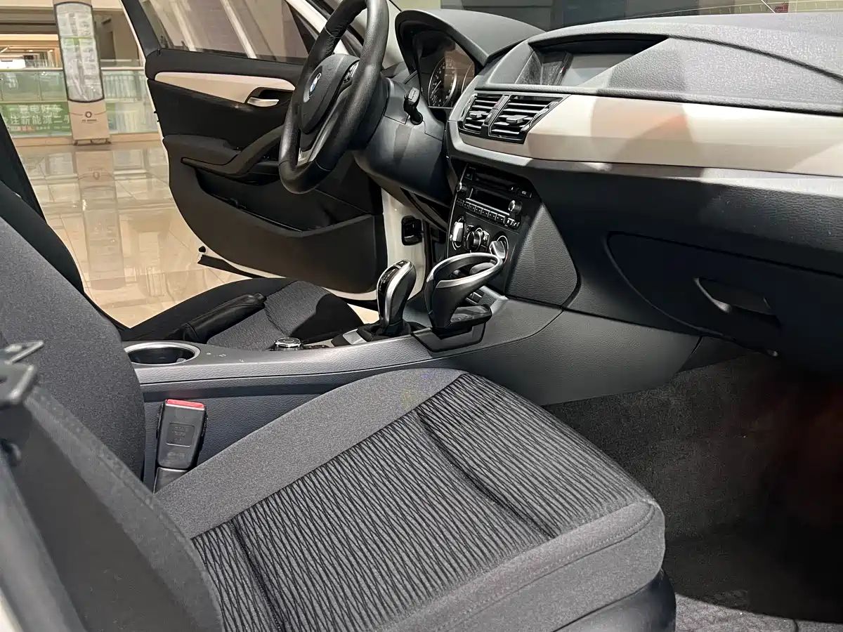 BMW X1 2014 sDrive18i Fashion Edition фото 7