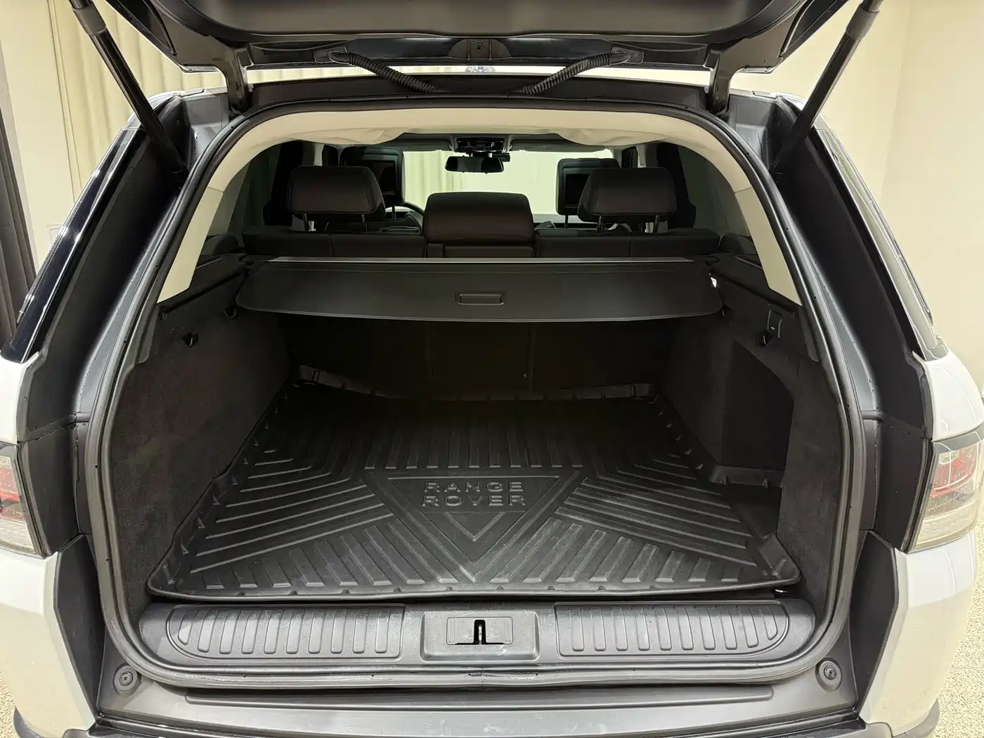 Land Rover Range Rover Sport 2016 Model 3.0 SC V6 HSE DYNAMIC фото 32