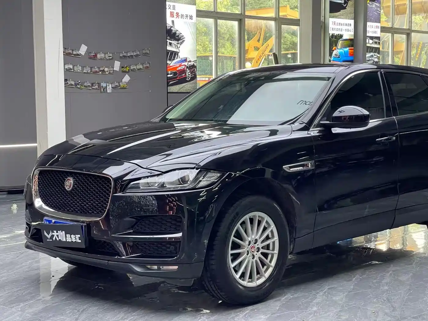 Фото 6 - Jaguar F-PACE