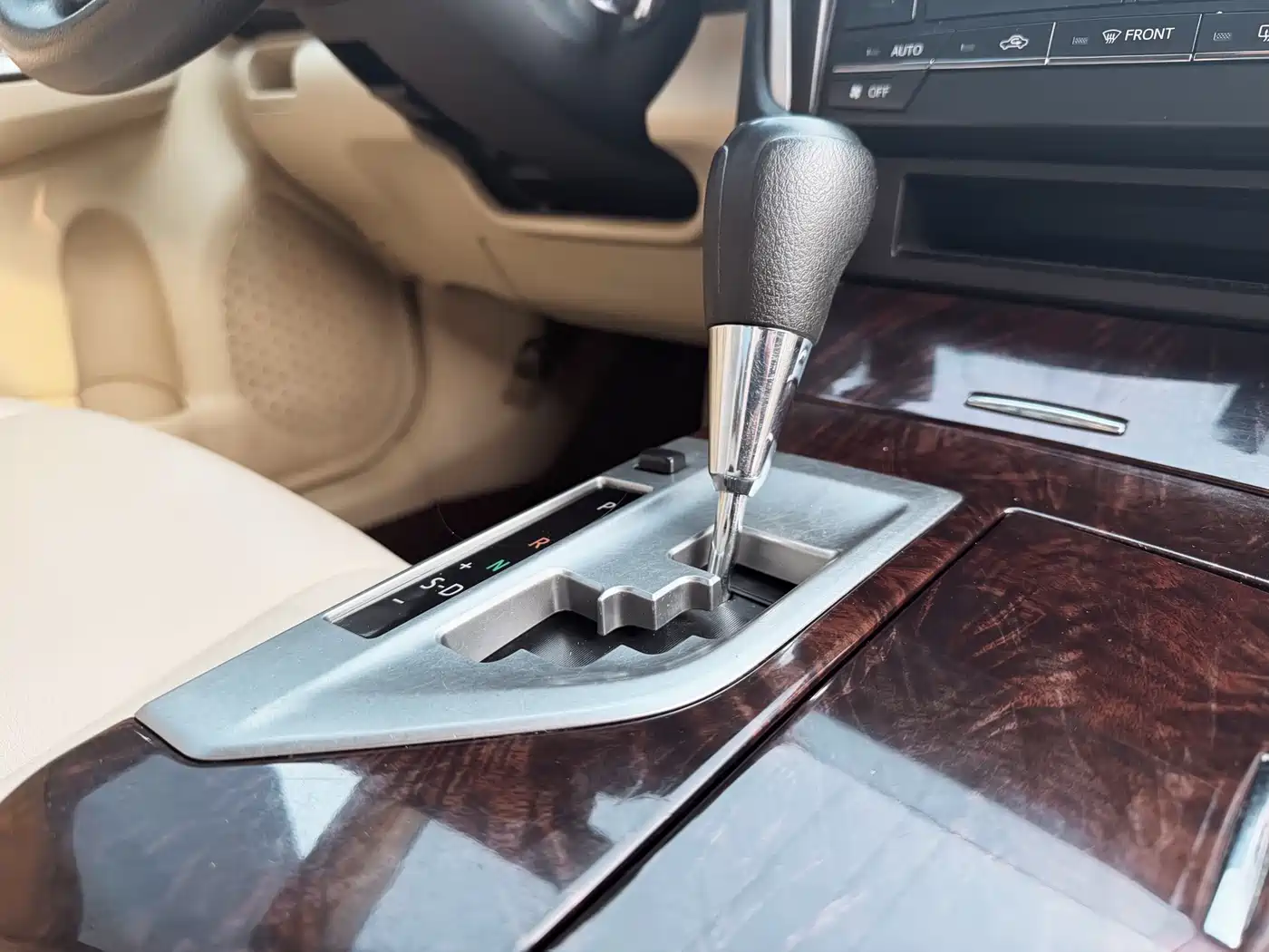 Toyota Camry 2015 2.0E Elite Edition фото 9