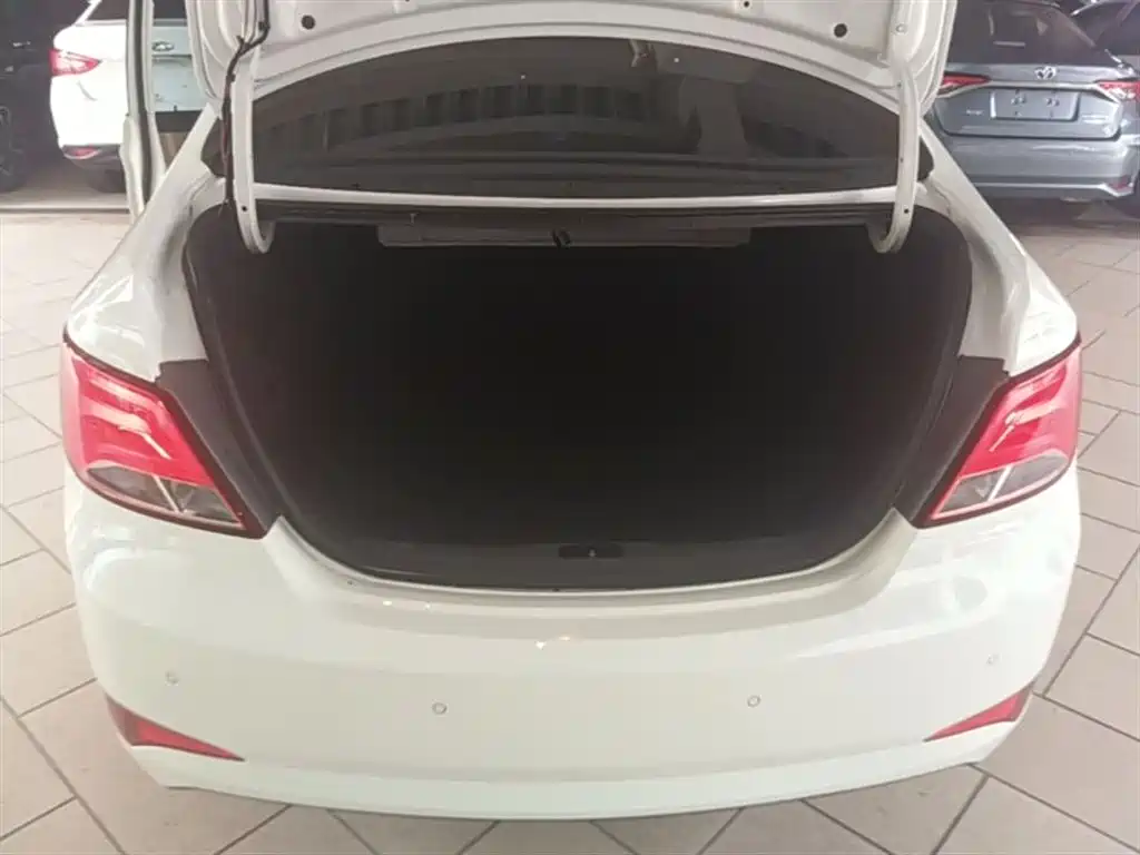 Hyundai Verna 2016 1.4L Automatic Smart GLS фото 19