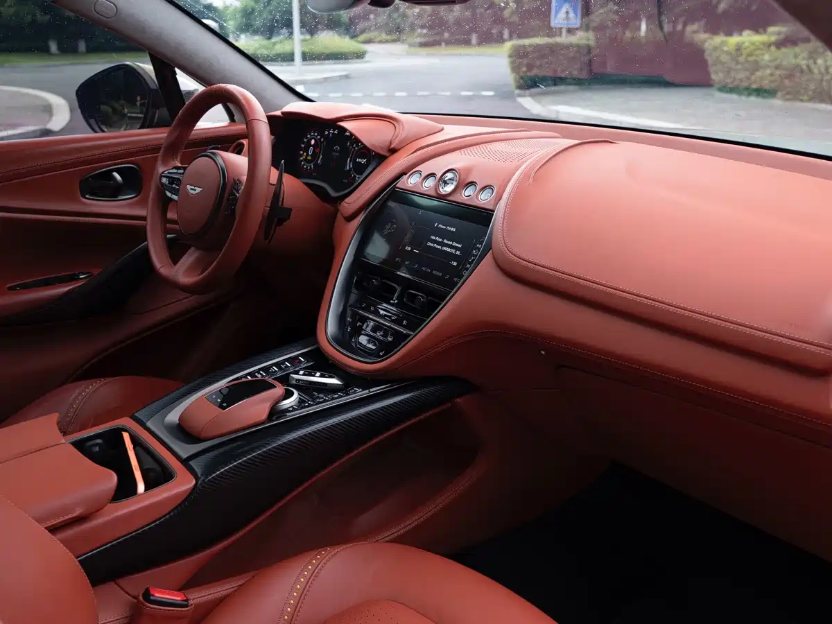 Aston Martin DBX 2023 2022 4.0T V8