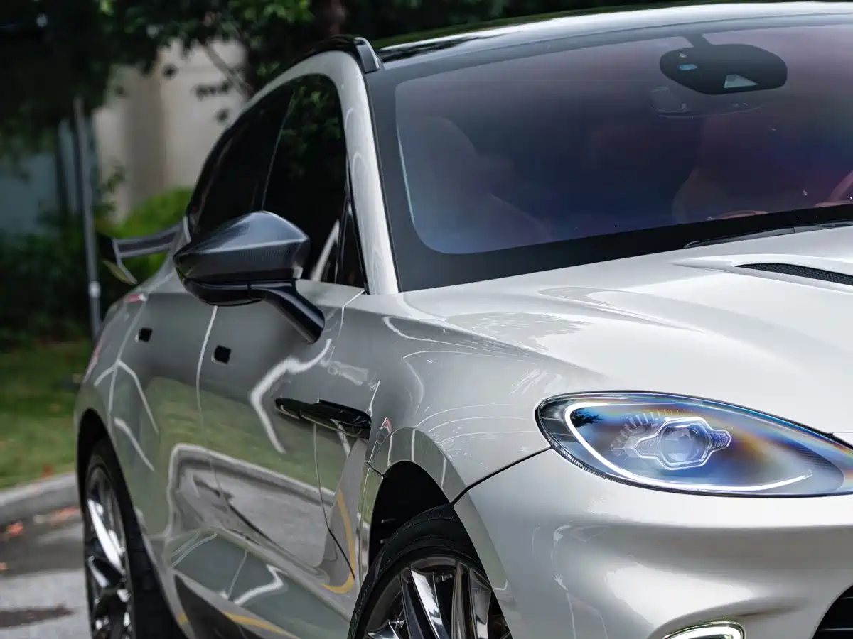 Aston Martin DBX 2023 2022 4.0T V8