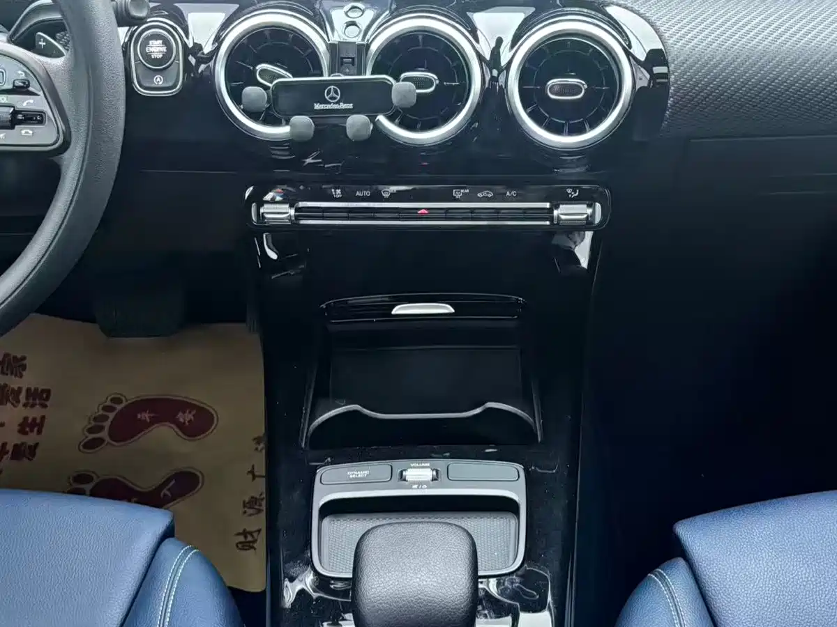 صورة 13 - Mercedes-Benz A-Class