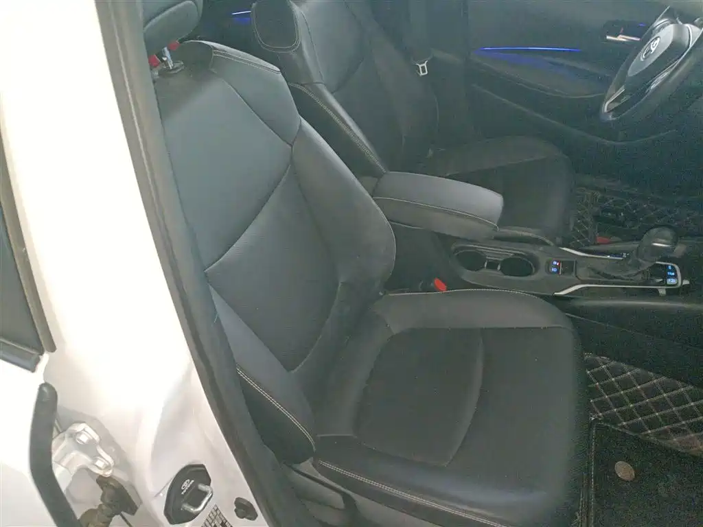 Toyota Corolla 2021 1.2T S-CVT Luxury Edition фото 16
