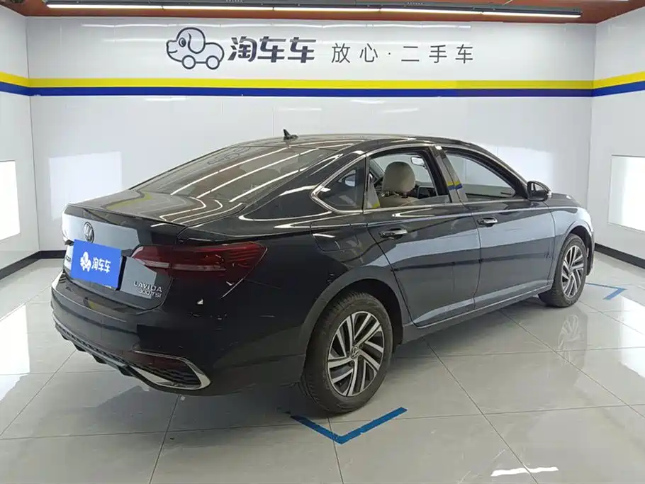 Volkswagen Lavida 2023 300TSI DSG Starlight Full Comfort Edition фото 3