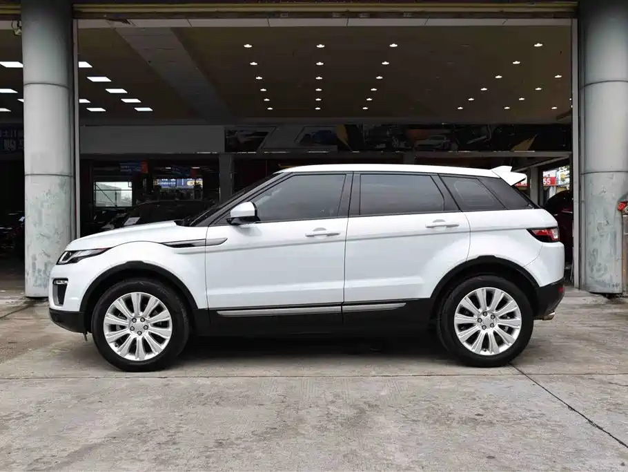 Land Rover Range Rover Evoque 2017 2.0T SE Smart Shine Edition фото 4