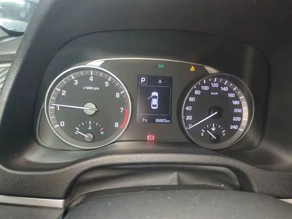 Hyundai Elantra 2016 Model 1.6L Automatic Smart Elite фото 12