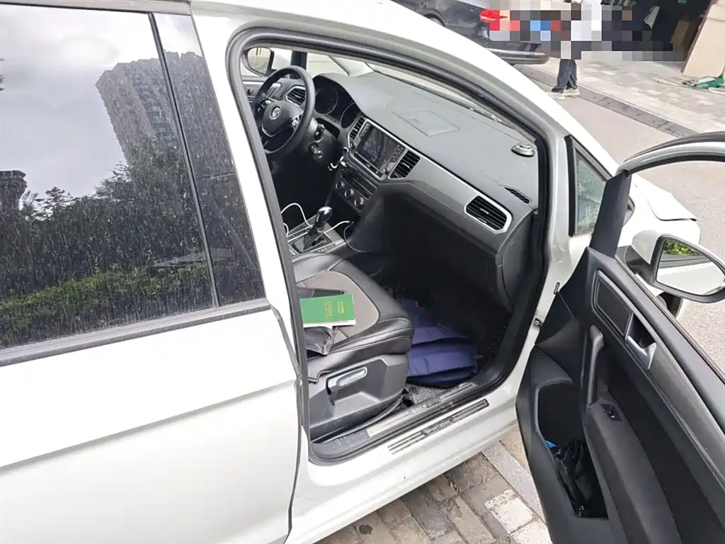 Volkswagen Golf Sportsvan 2016 1.6L Automatic Comfort фото 20