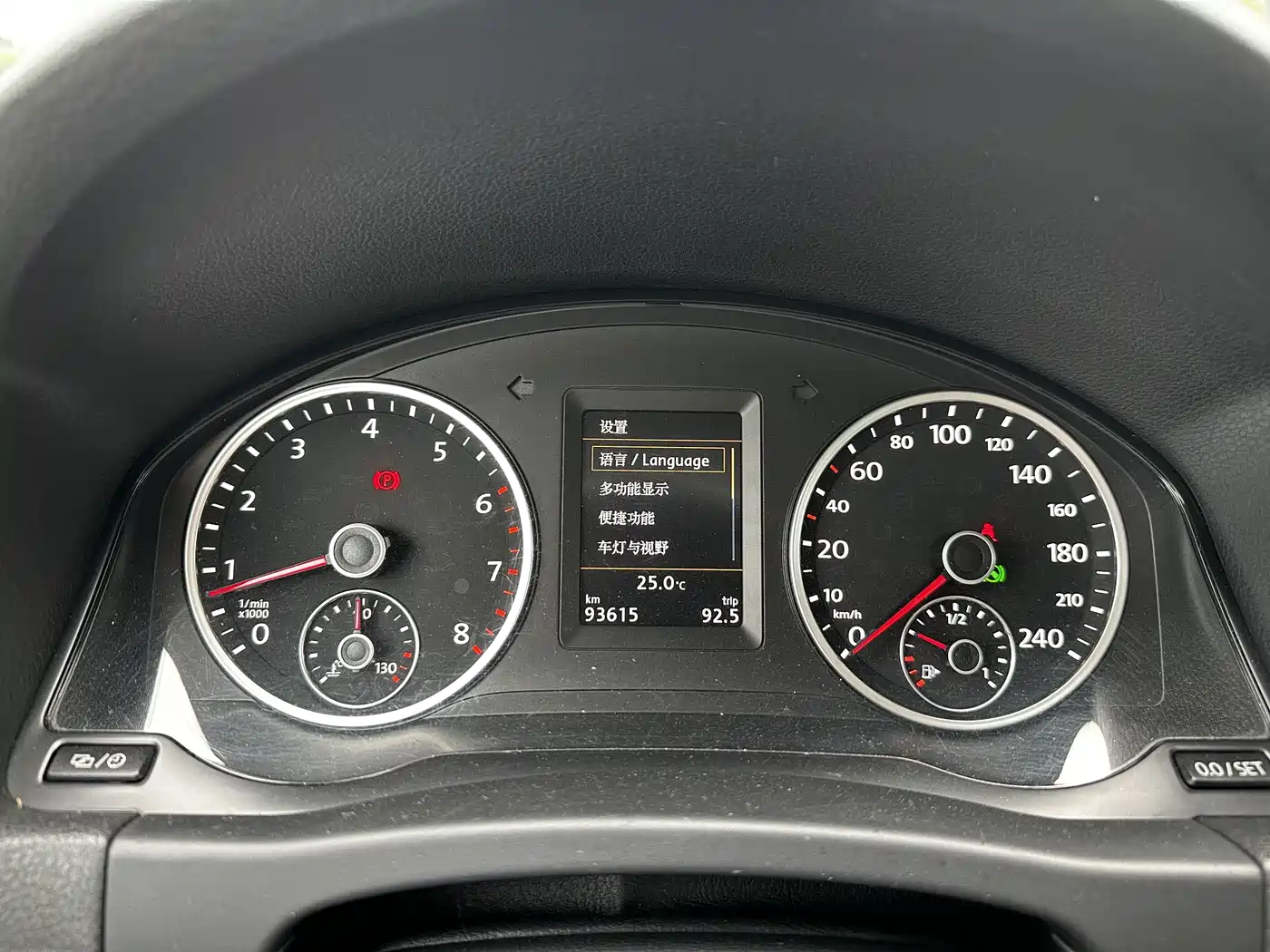 Volkswagen Tiguan 2015 2.0TSI Comfort Edition фото 22