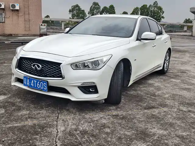 Infiniti Q50L 2.0T, Комфорт