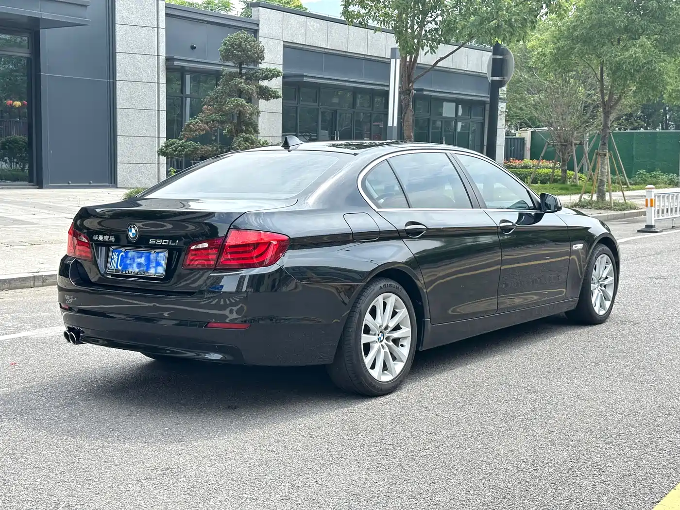 BMW 5 Series 2013 530Li Leadership фото 14