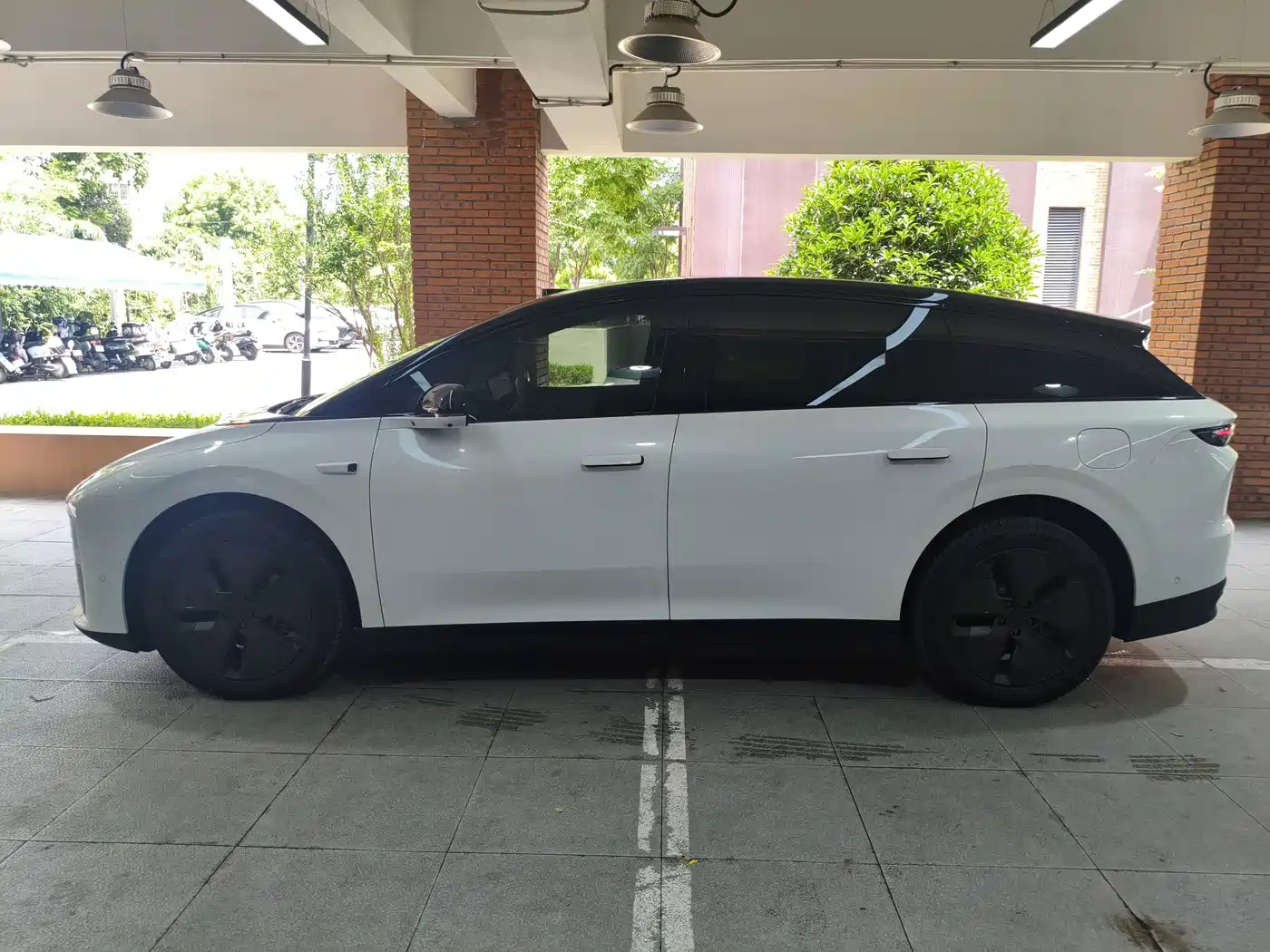 Li Auto i6 2026 2025 2WD Base Model