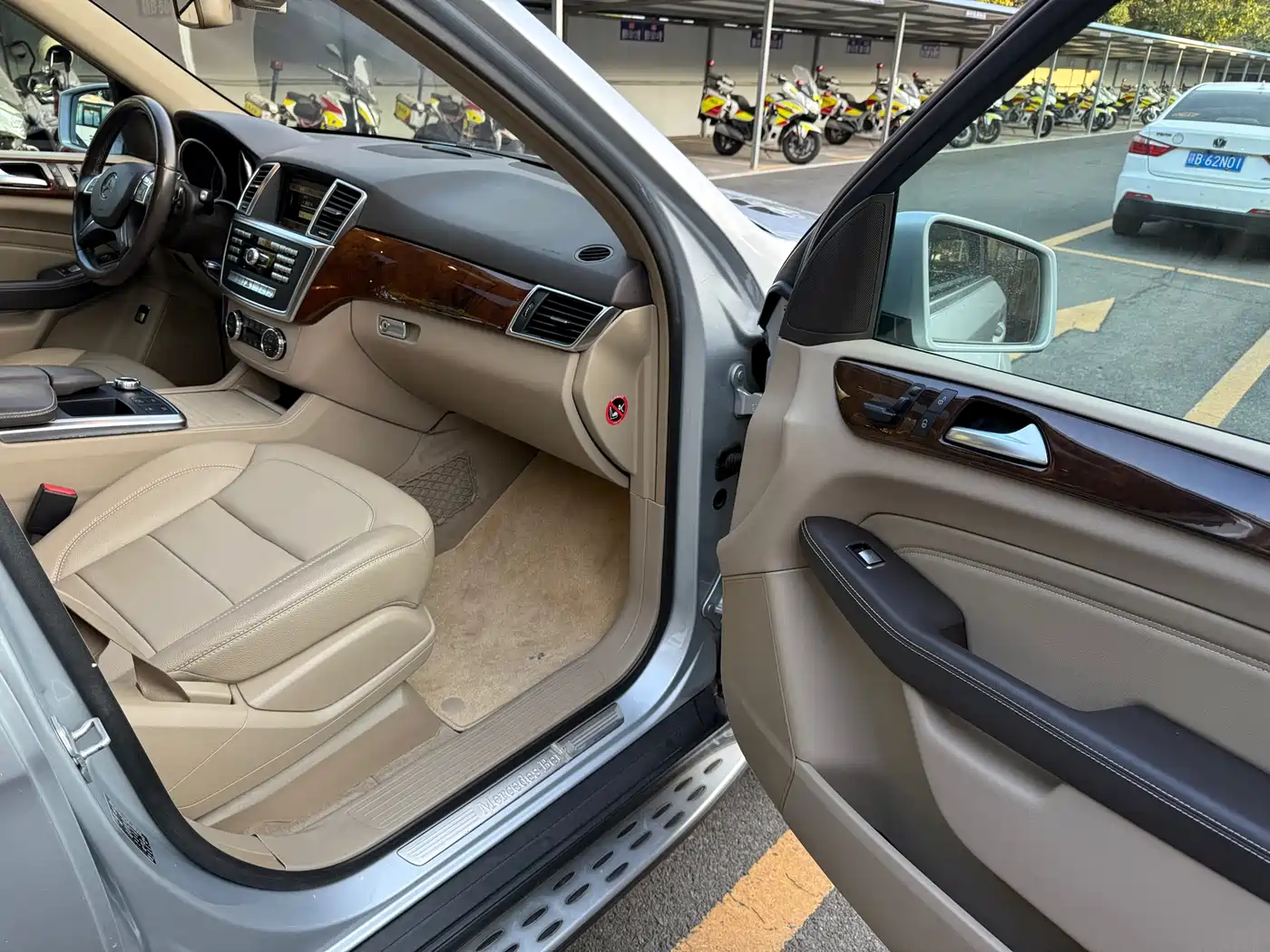 Mercedes-Benz M-Class 2012 Model ML 350 Luxury фото 12