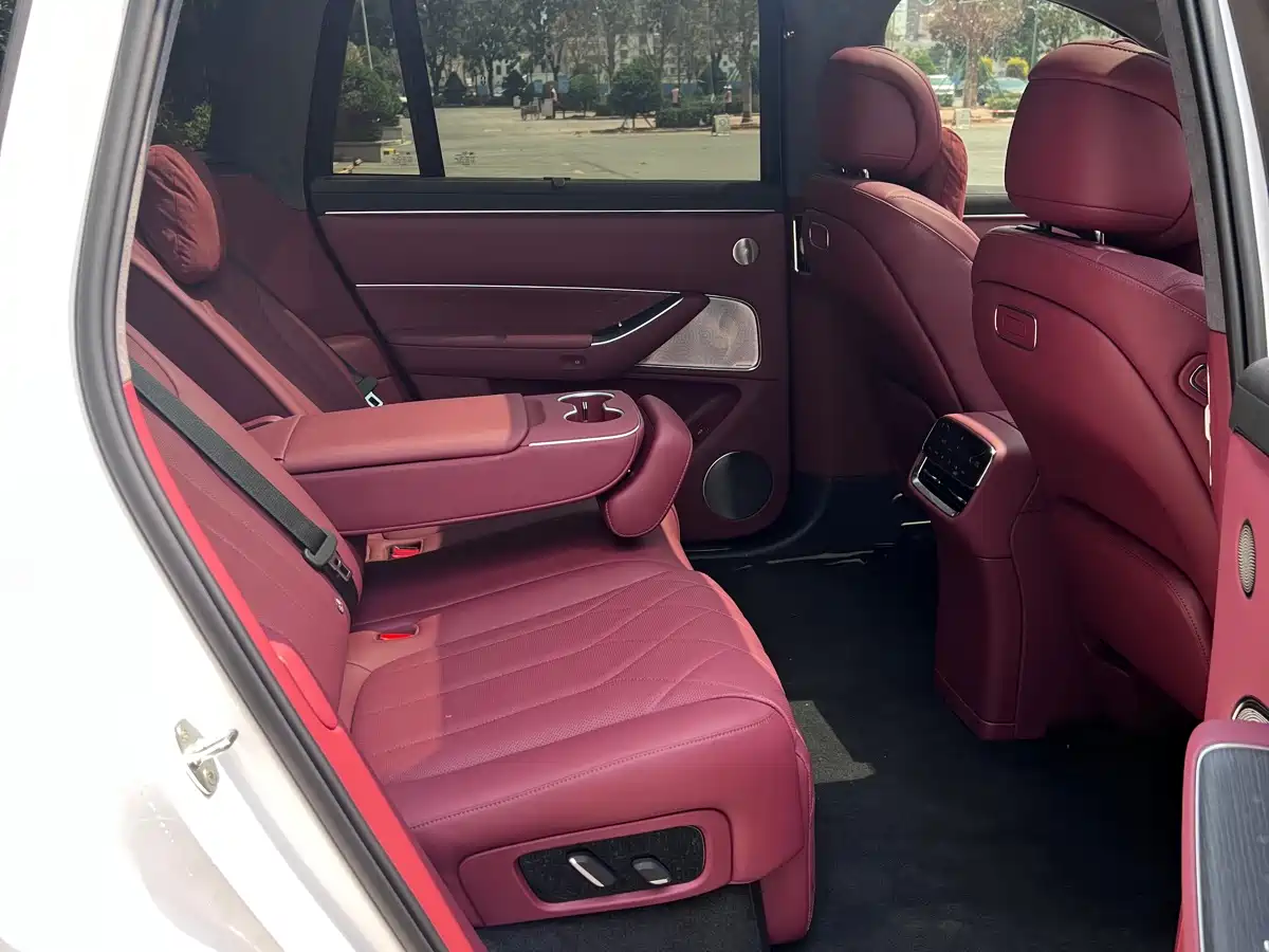 AITO Wenjie AITO M8 2025 Range Extender Max+ Edition 53.4kWh 5-seater фото 20