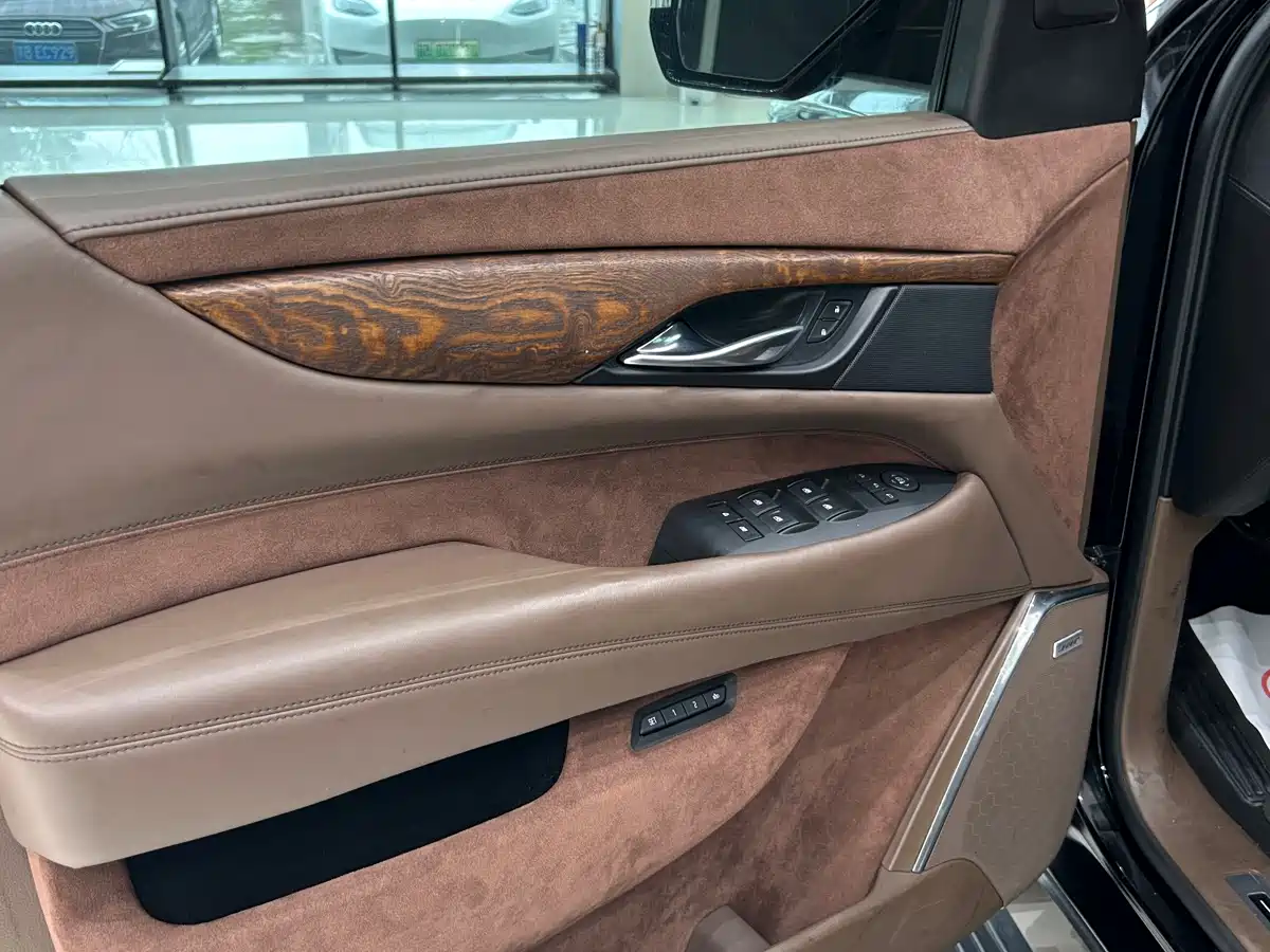 Cadillac Escalade 2017 6.2L ESV Platinum Extended фото 15
