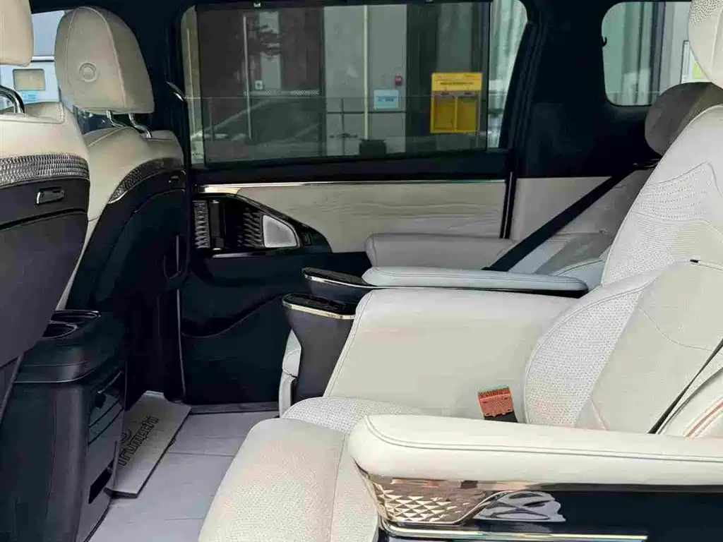 Photo 10 - GAC Trumpchi M8