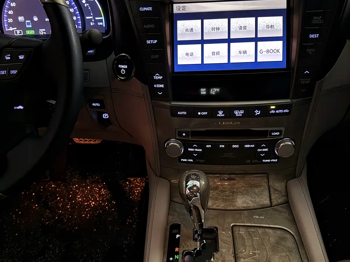 Lexus LS 2013 600hL фото 22