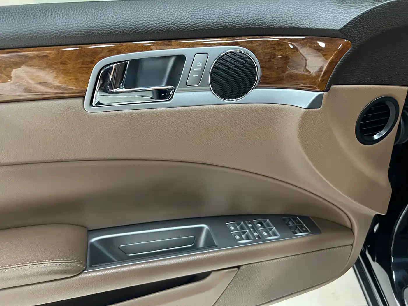 Volkswagen Phaeton 2014 3.0L Business Edition фото 9