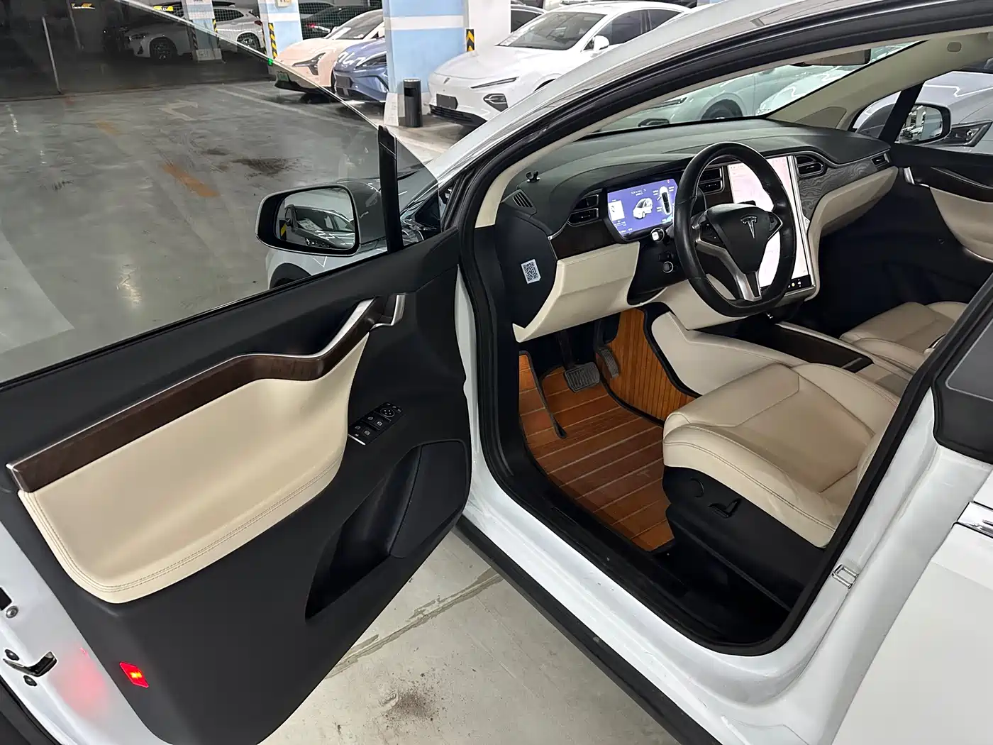 TESLA MODEL X