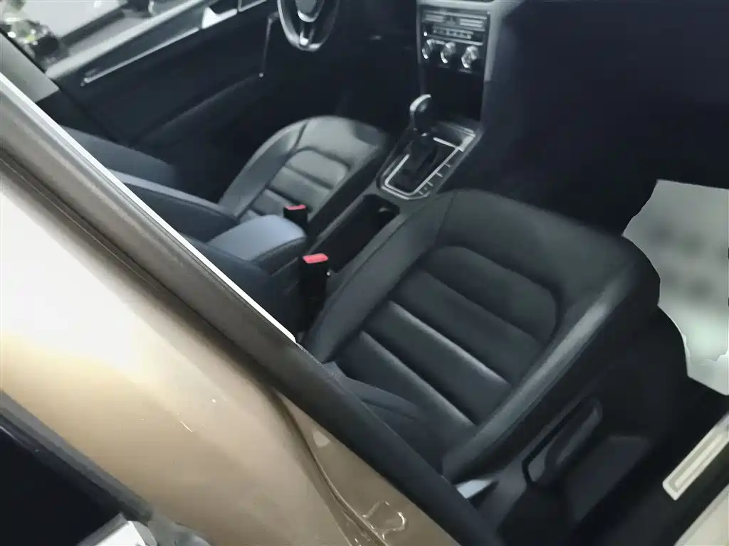 Volkswagen Golf Sportsvan 2016 230TSI Automatic Luxury фото 25