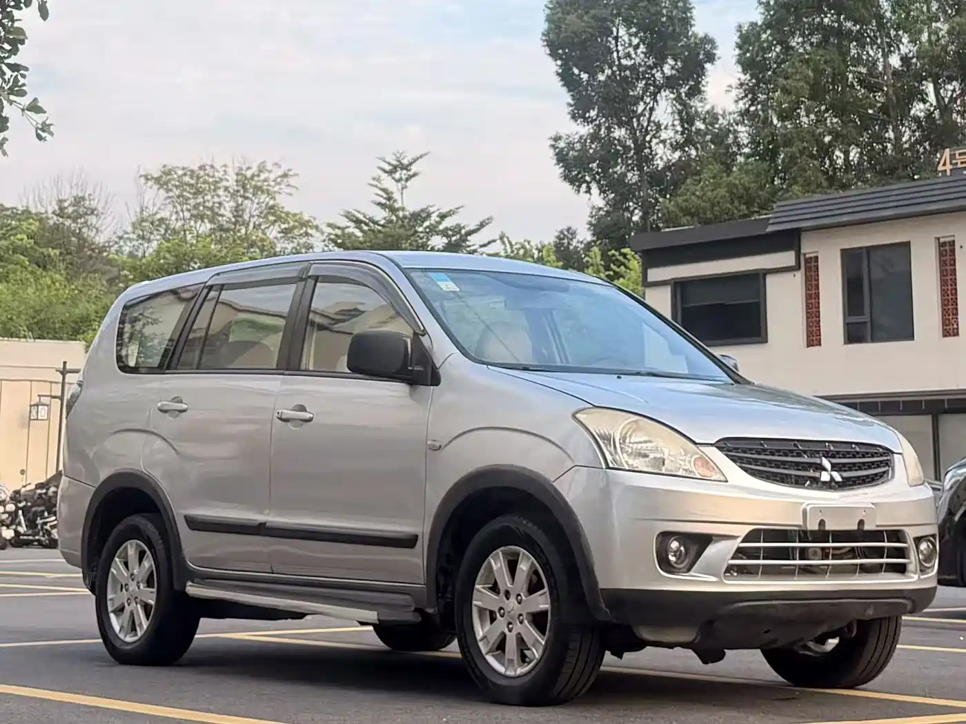 Mitsubishi Zinger 2014 2011 2.0L Manual Luxury