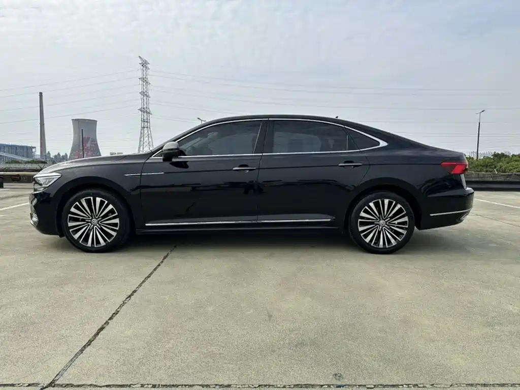 Фото 22 - Volkswagen Passat