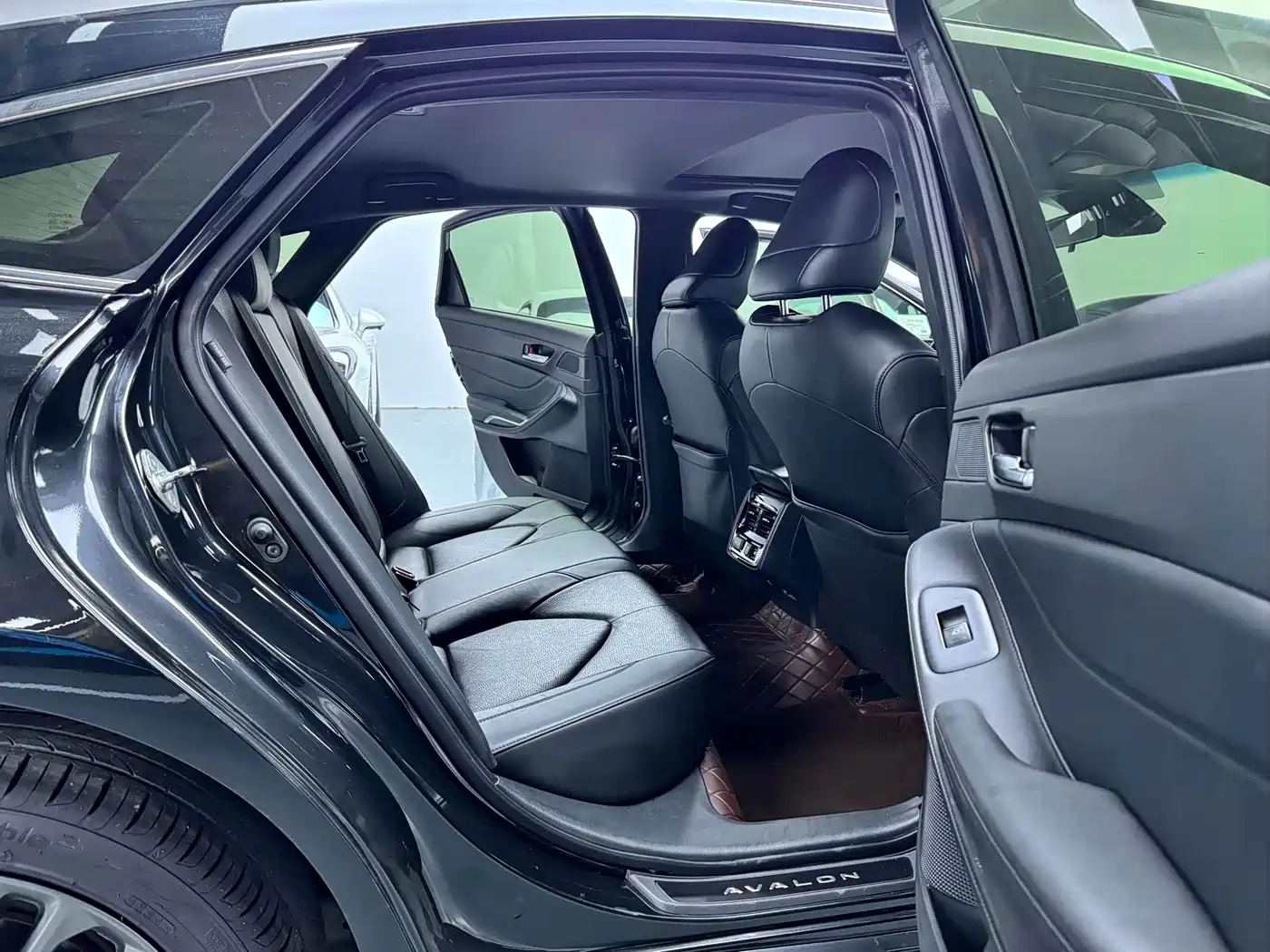 Toyota Avalon 2022 2.0L XLE Premium фото 10