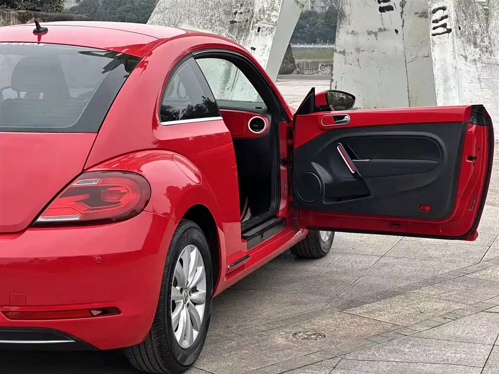 Volkswagen Beetle 2017 180TSI Enjoy фото 23