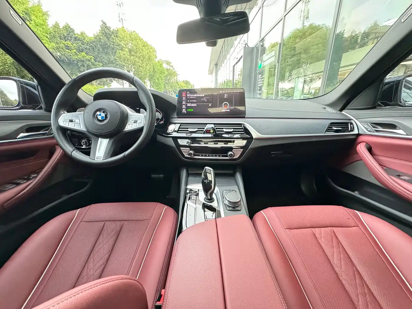 BMW 5 Series 2023 530Li Leading M Sport Package фото 12