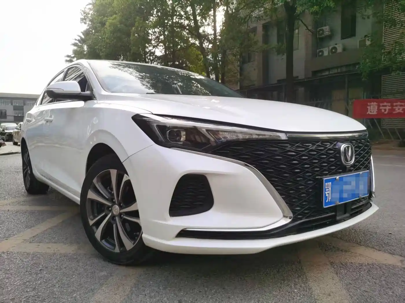 Фото 1 - Changan Eado