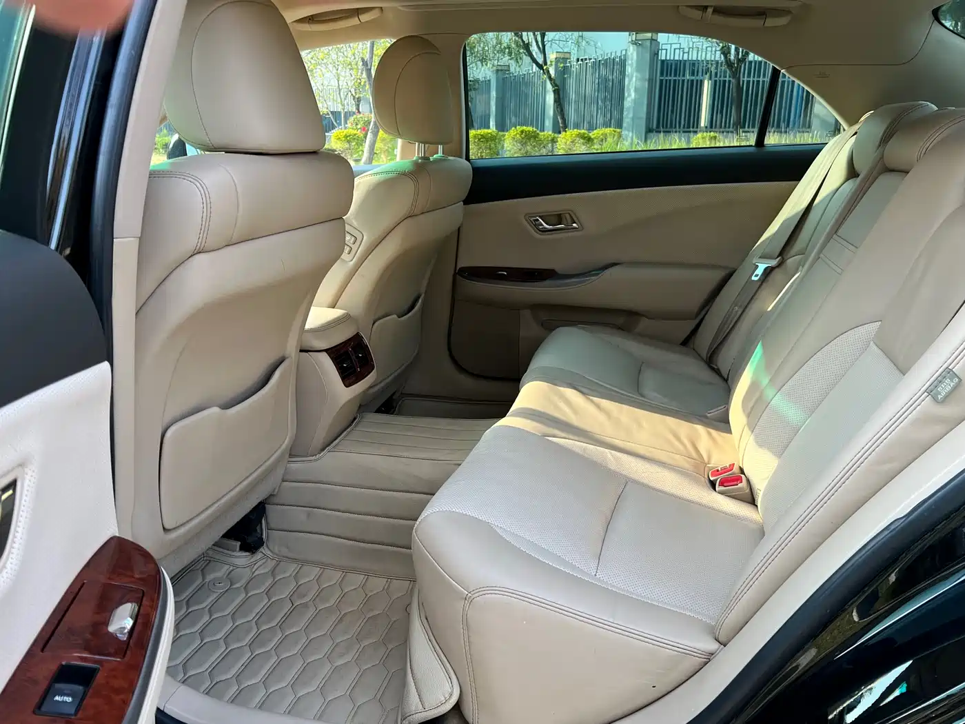 Toyota Crown 2012 2.5L Royal Leather Edition фото 9