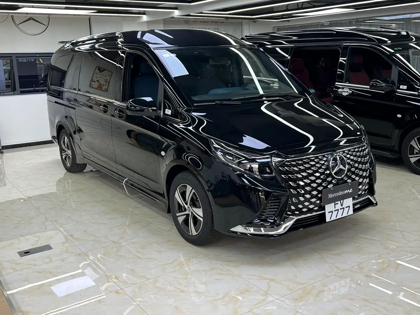 Mercedes-Benz V-Class 2024 V 300 L Long Wheelbase Premium фото 2