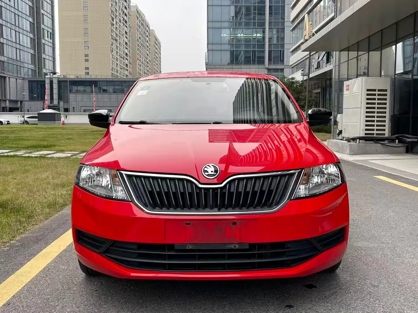 Škoda Skoda Rapid Spaceback 2018 1.6L Automatic Standard фото 2
