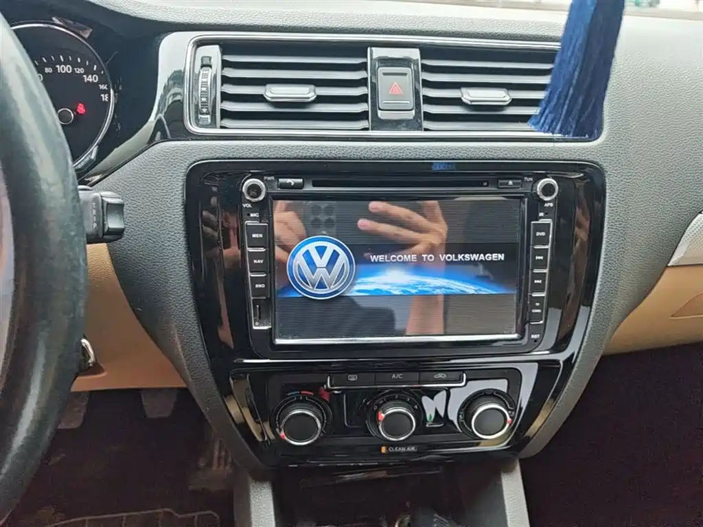 Volkswagen Sagitar 2015 1.6L Manual Comfort фото 12