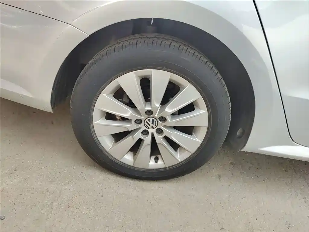 Volkswagen Lavida 2013 Facelift Classic 1.6L Automatic Comfort фото 30