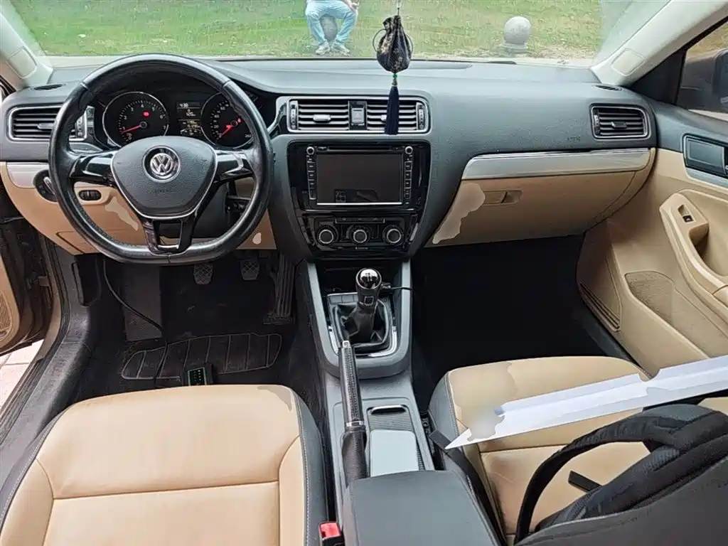 Volkswagen Sagitar 2015 1.6L Manual Comfort фото 10