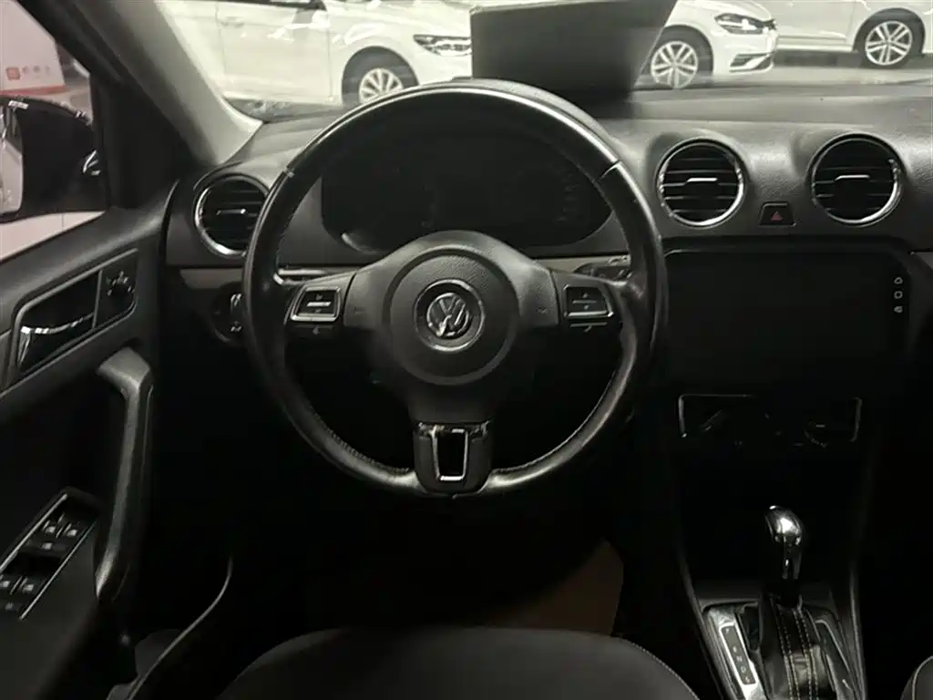 Volkswagen Jetta 2016 1.6L 25th Anniversary Edition фото 10