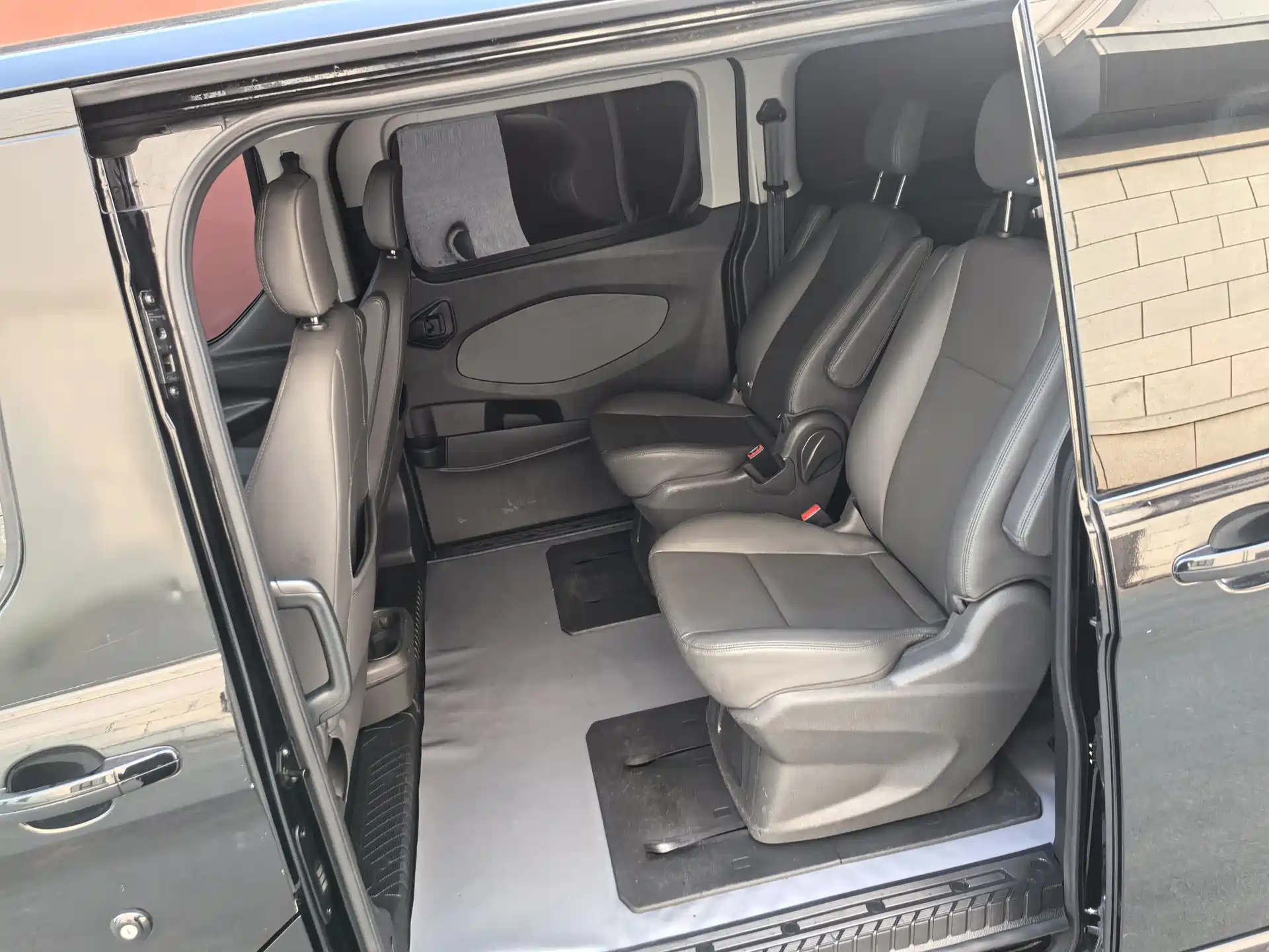 Photo 8 - Ford Tourneo