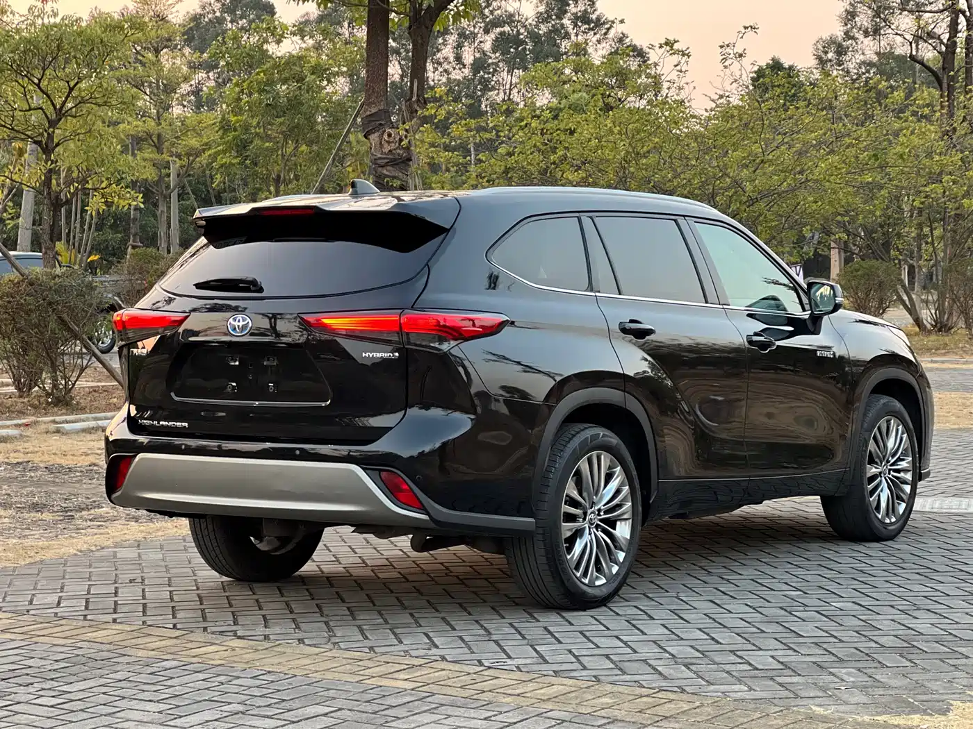 Toyota Highlander 2022 Dual Engine 2.5L 2WD Premium 7-Seater фото 8