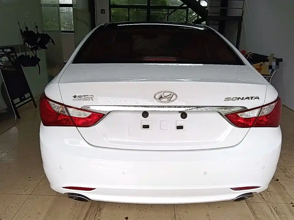 Hyundai Sonata 2014 2.0L Automatic Luxury фото 6